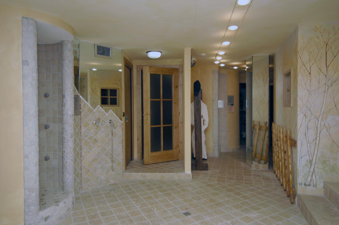 Hotel Da Compagnoni ブレウイル・チェルヴィナイア エクステリア 写真